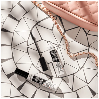 essence Emily In Paris the False Lashes Volume & Curl Mascara - 01