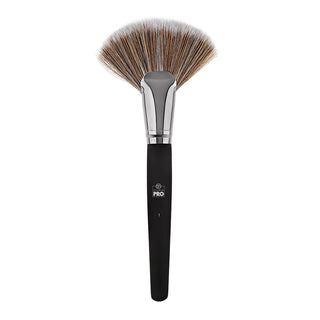 BH Cosmetics  Studio Pro Brush 1 - Deluxe Fan